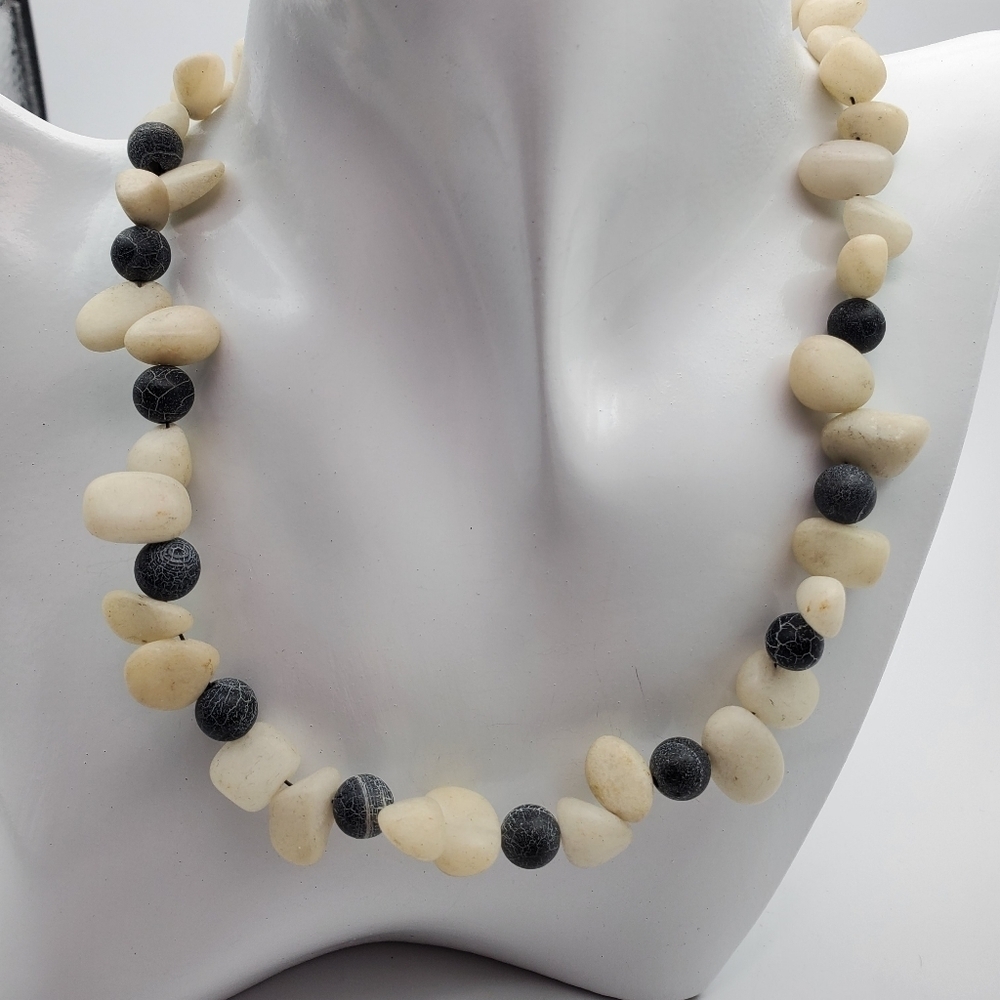 The‎ balancing stone necklace N1225
